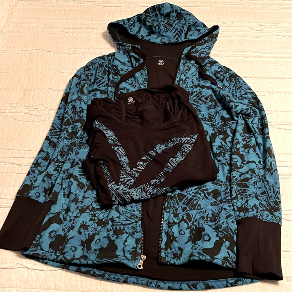 Gaiam Deep Teal with Black Trim Printed Zip Hoody and Long Sleeved Shirt Set